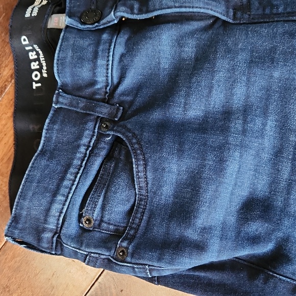 Torrid Bombshell Flare Super Soft Blue Jeans Size 14R - Picture 4 of 16
